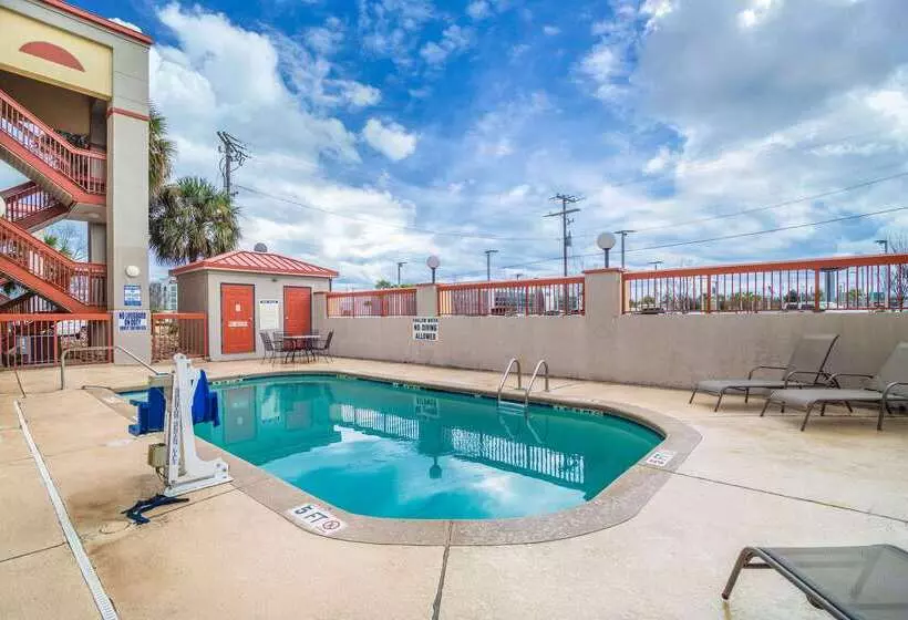 فندق Quality Inn & Suites Ft. Jackson Maingate