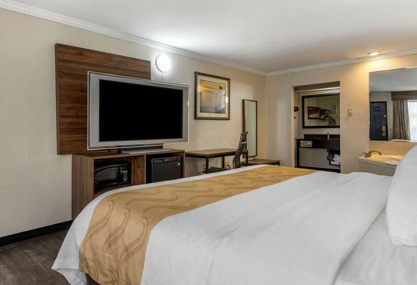 호텔 Quality Inn & Suites Ft. Jackson Maingate