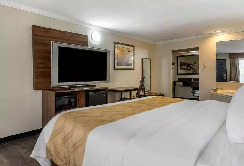 فندق Quality Inn & Suites Ft. Jackson Maingate