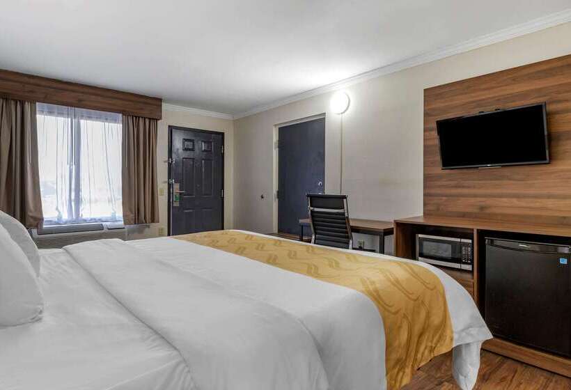 호텔 Quality Inn & Suites Ft. Jackson Maingate