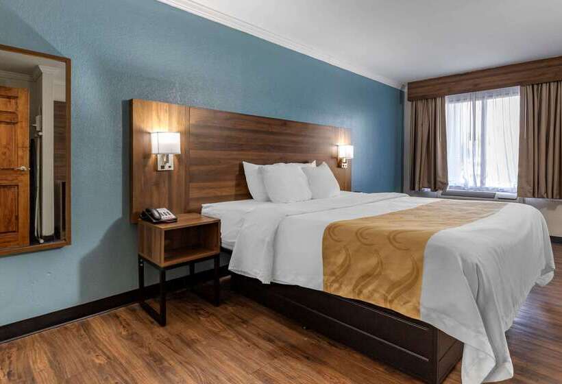 호텔 Quality Inn & Suites Ft. Jackson Maingate