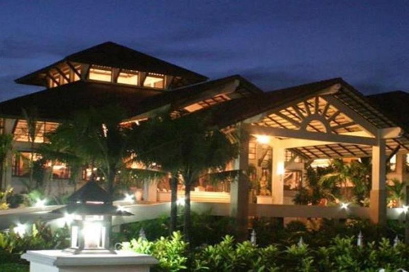 בית מלון כפרי Rajamangala Pavilion Beach Resort