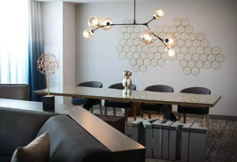 בית מלון כפרי Renaissance Schaumburg Convention Center