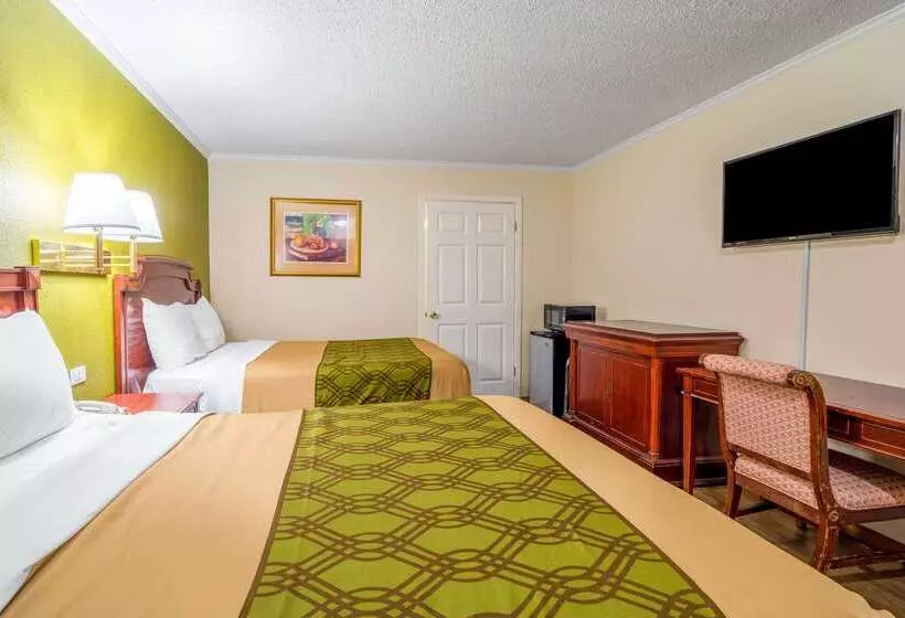 Hotelli Rodeway Inn & Suites Fort Jackson