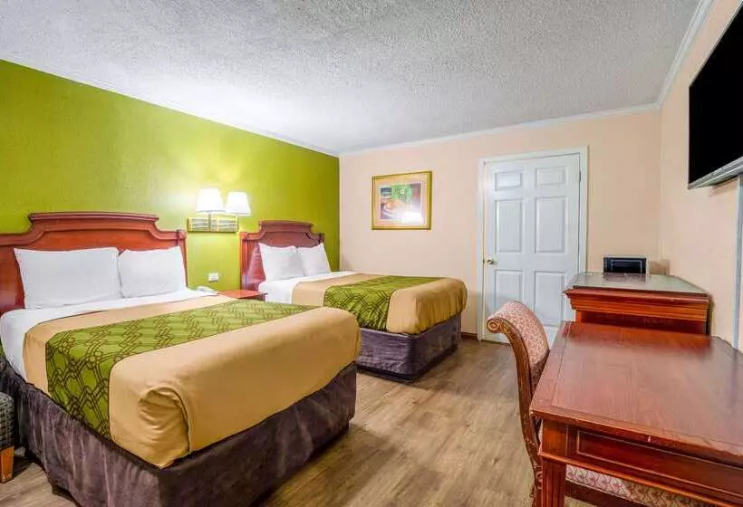 Hotelli Rodeway Inn & Suites Fort Jackson