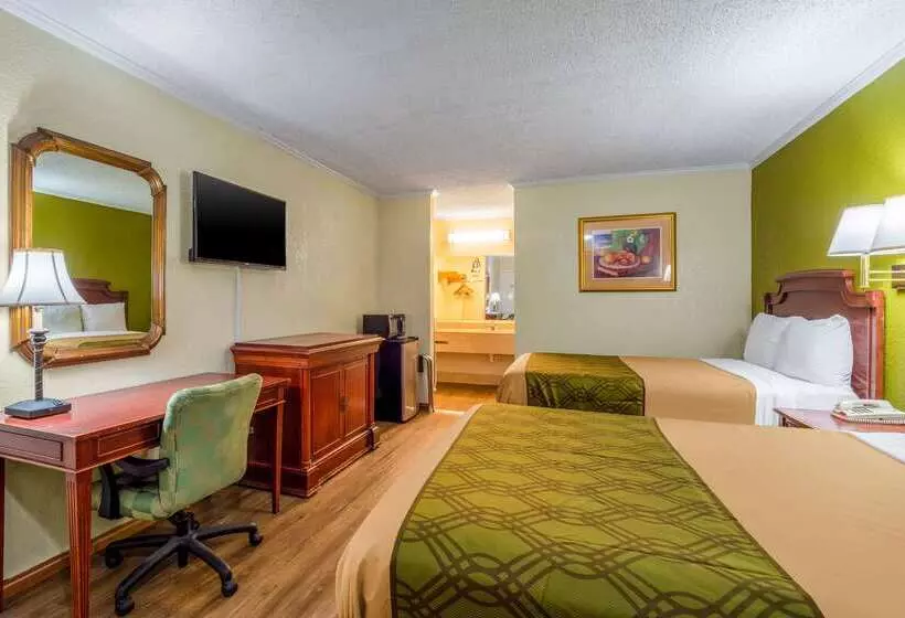 Hotelli Rodeway Inn & Suites Fort Jackson