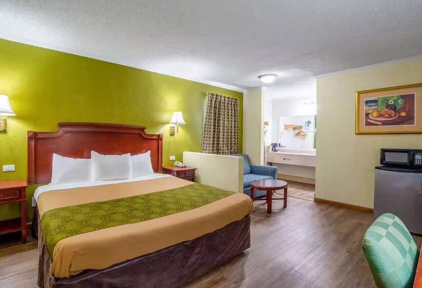 Hotelli Rodeway Inn & Suites Fort Jackson