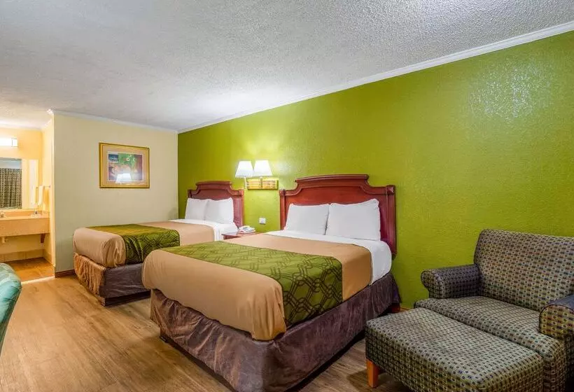 Hotelli Rodeway Inn & Suites Fort Jackson