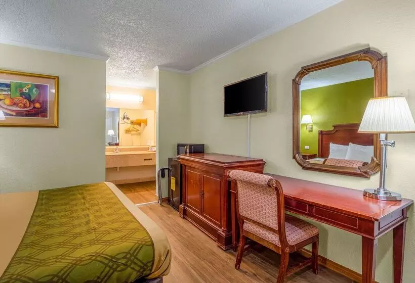 Hotelli Rodeway Inn & Suites Fort Jackson