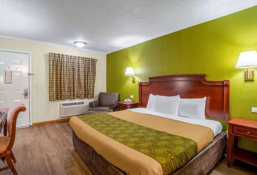 Hotelli Rodeway Inn & Suites Fort Jackson