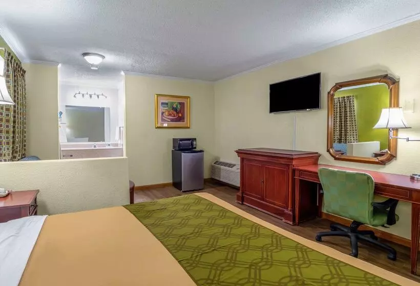 Hotelli Rodeway Inn & Suites Fort Jackson