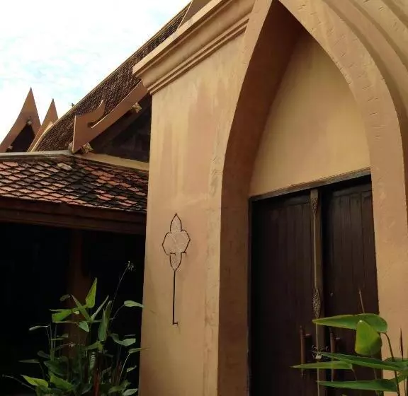 Отель Ruean Thai