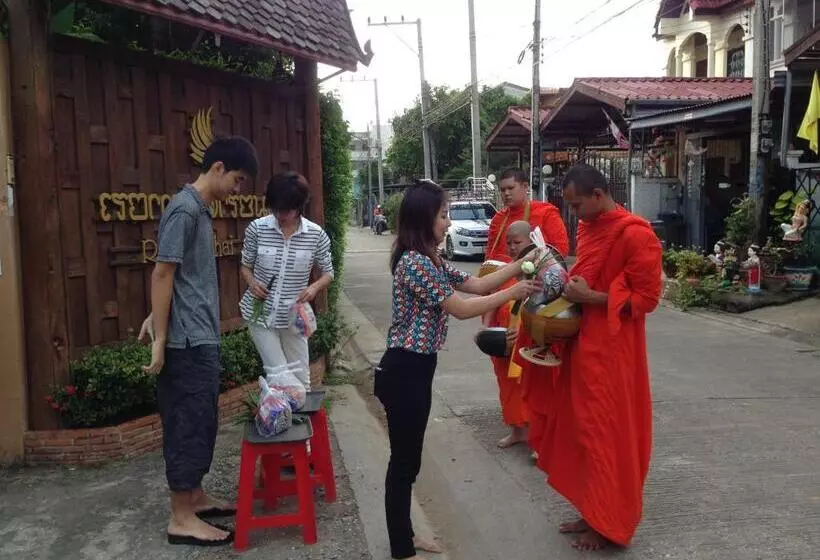 Отель Ruean Thai