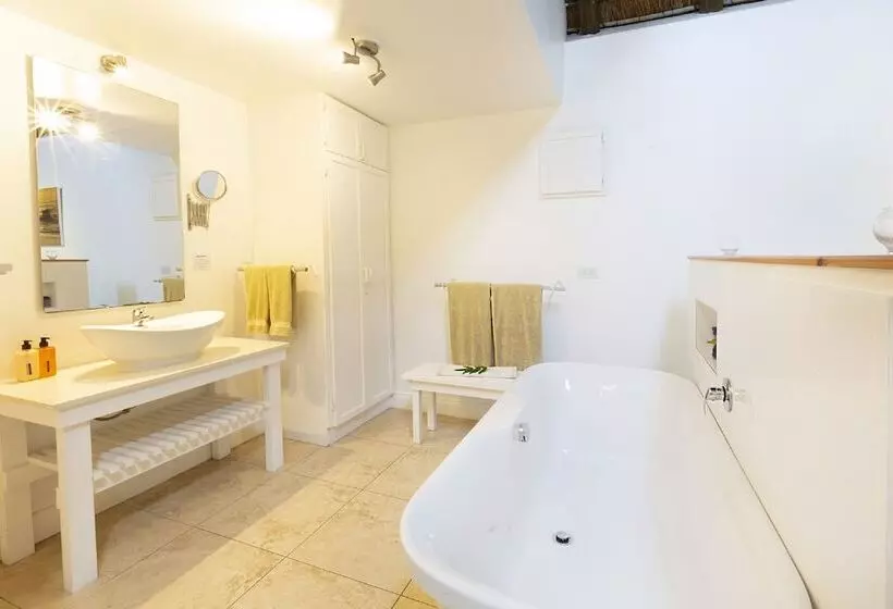 בית מלון כפרי Sandals Guest House