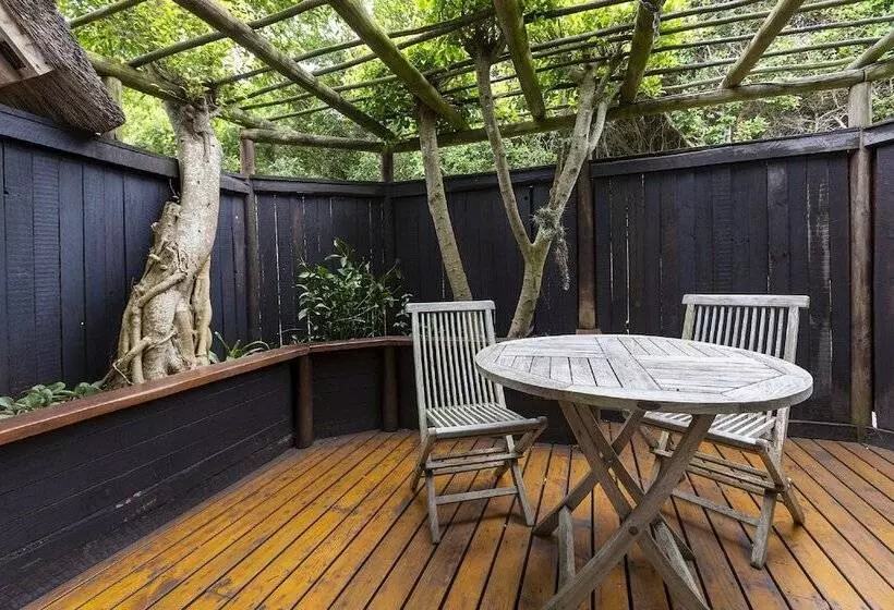 בית מלון כפרי Sandals Guest House