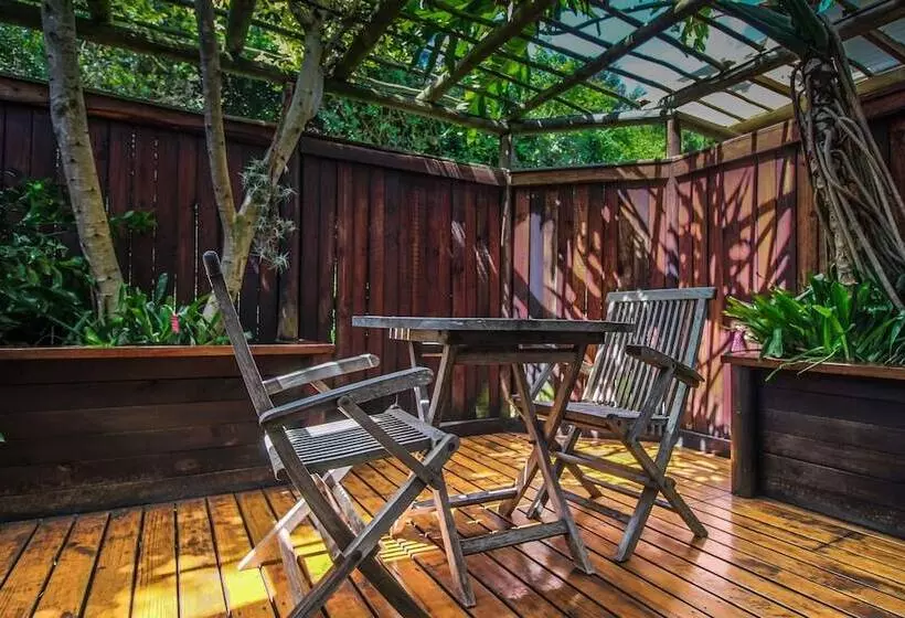 בית מלון כפרי Sandals Guest House