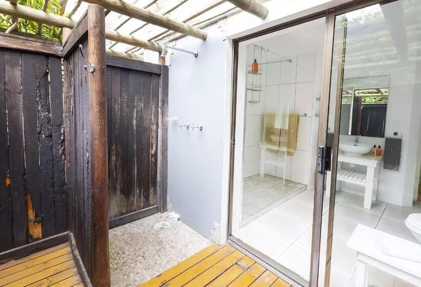 בית מלון כפרי Sandals Guest House