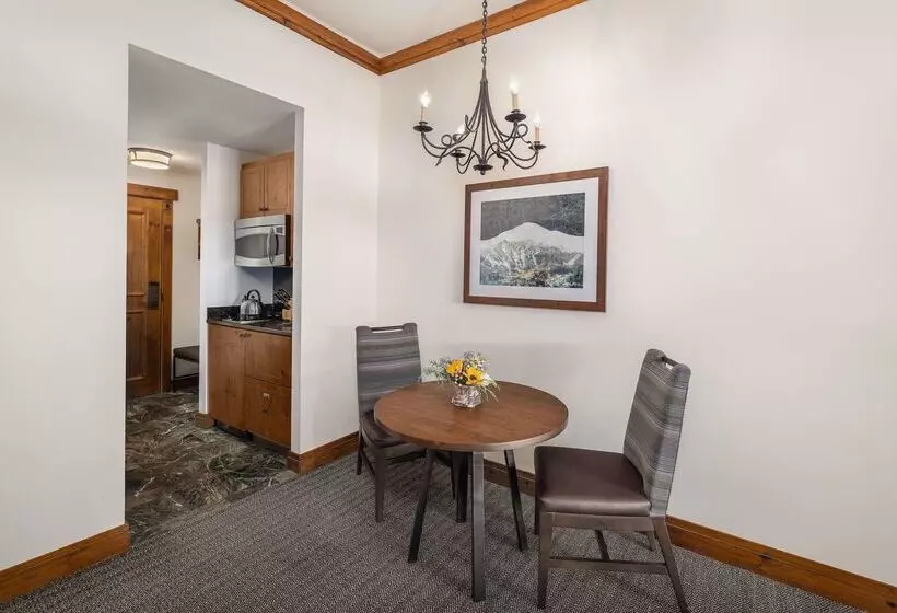 בית מלון כפרי The Lodge At Spruce Peak, A Destination By Hyatt Residence