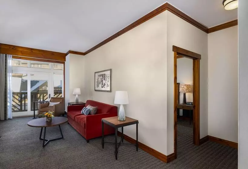 בית מלון כפרי The Lodge At Spruce Peak, A Destination By Hyatt Residence