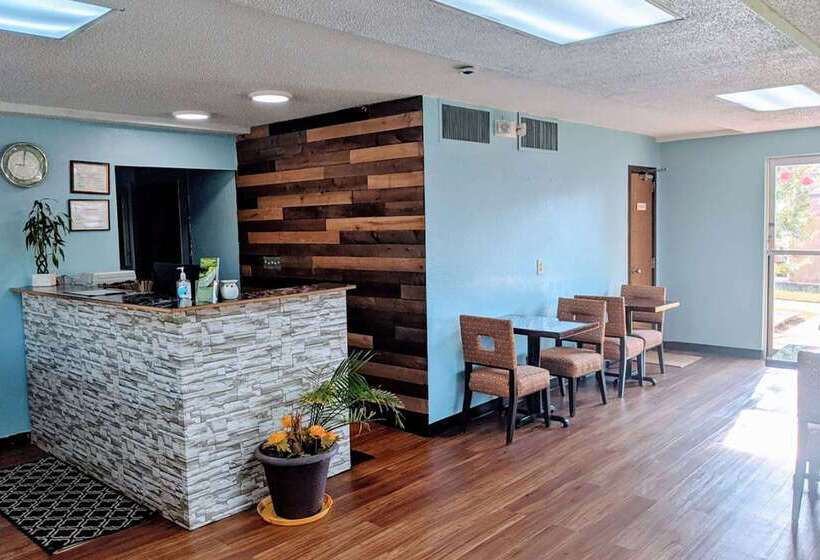 בית מלון כפרי Travelodge By Wyndham Forsyth