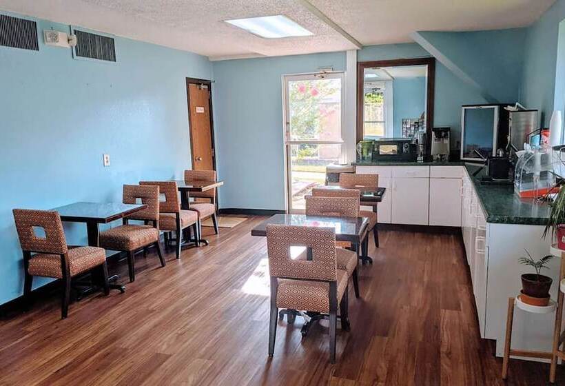 בית מלון כפרי Travelodge By Wyndham Forsyth