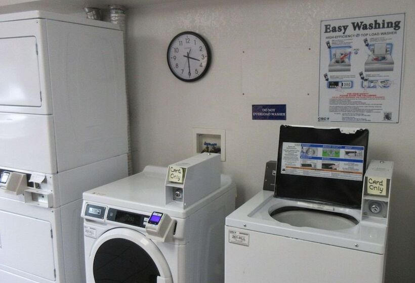 فندق على الطريق Econo Lodge