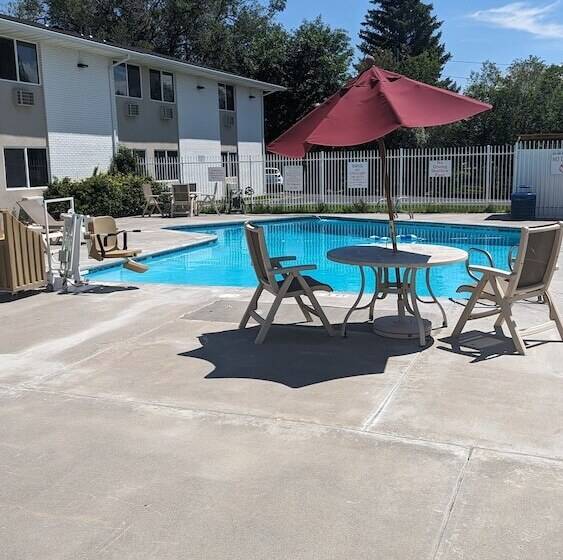 فندق على الطريق Econo Lodge