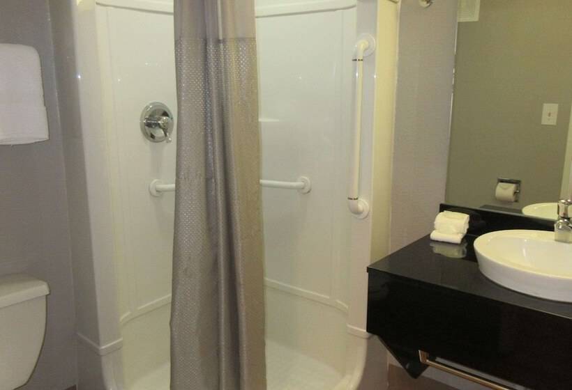 فندق على الطريق Econo Lodge