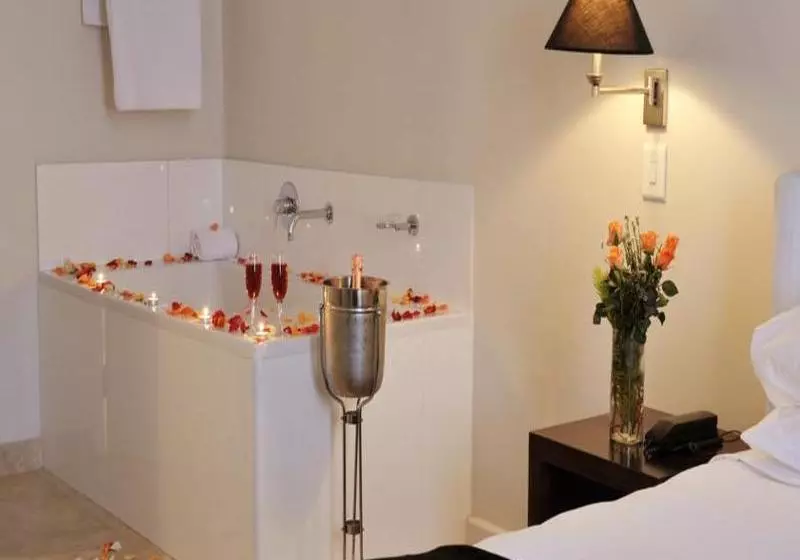 Hotel Adderley Residence