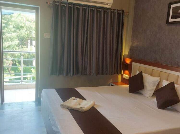 בית מלון כפרי Goroomgo Marine Blue Swimming Pool Digha