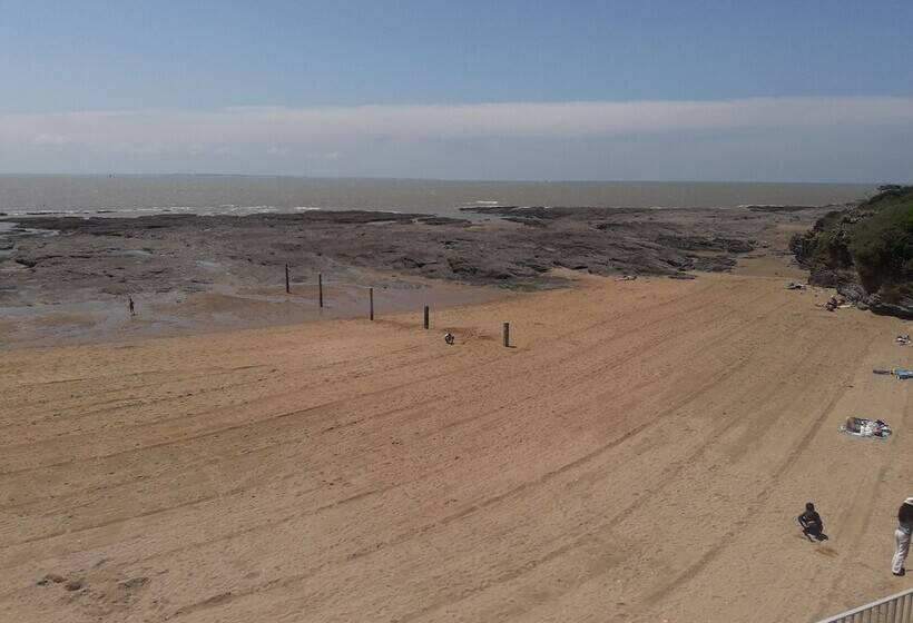 تختخواب و صبحانه Maison Tartifume