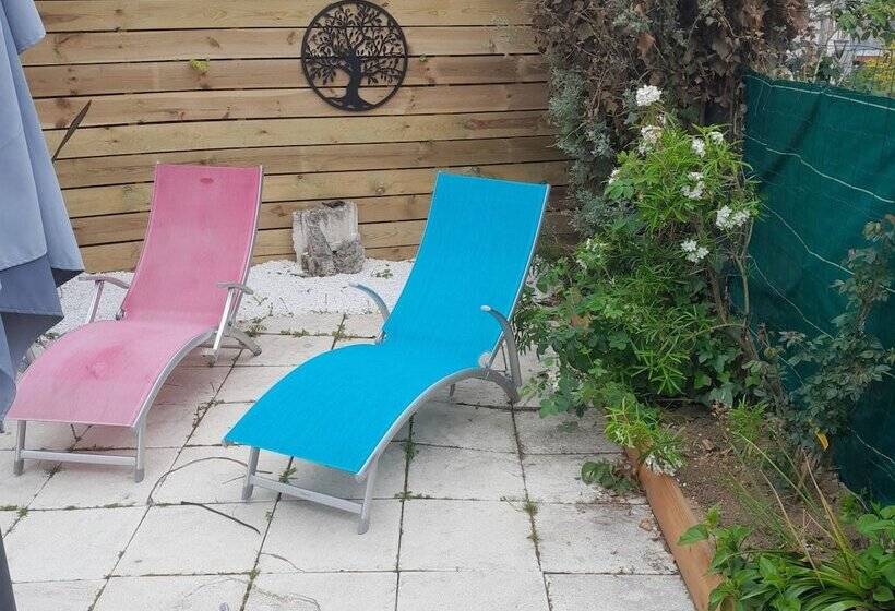 تختخواب و صبحانه Maison Tartifume