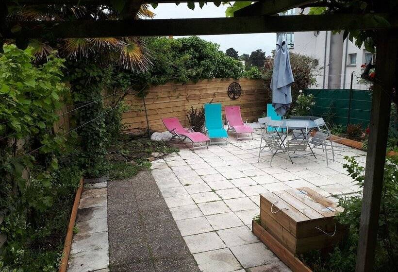 تختخواب و صبحانه Maison Tartifume