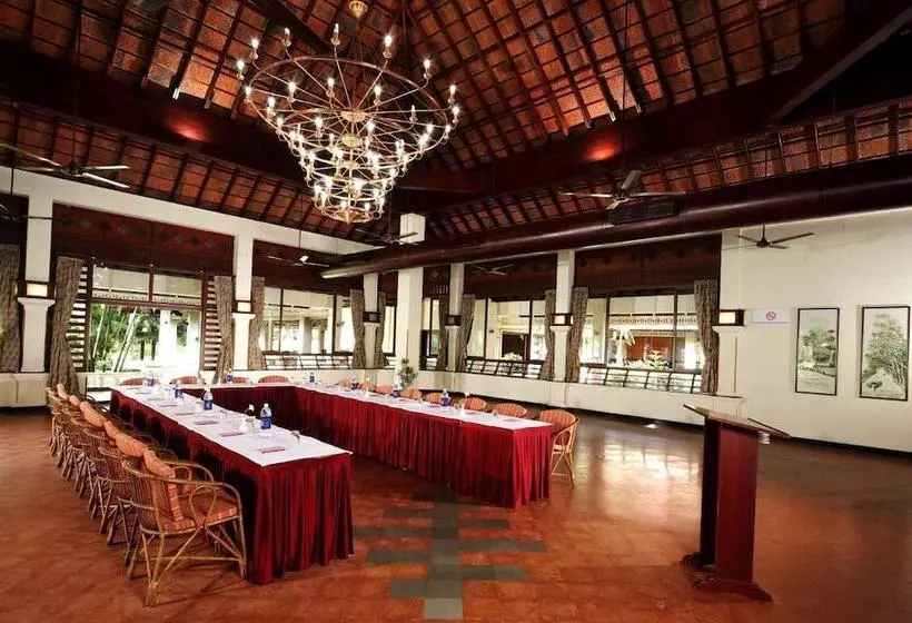 酒店 Abad Whispering Palms