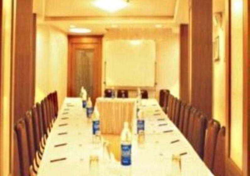 Отель Bandra Residency