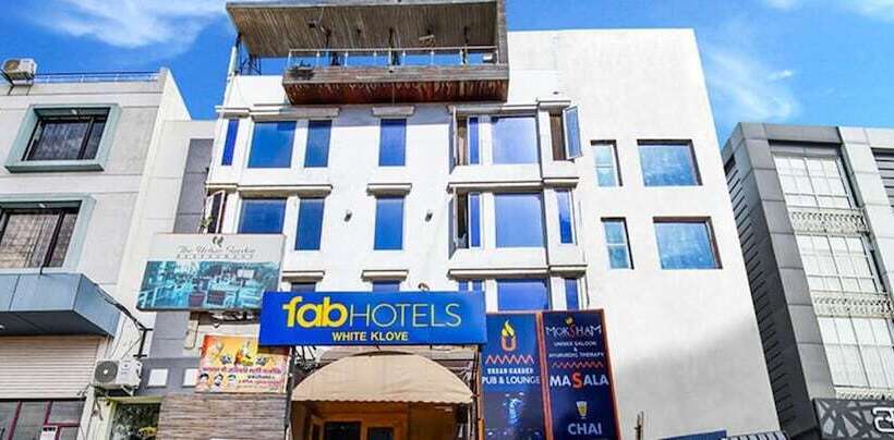 Fabhotel White Klove Paharganj