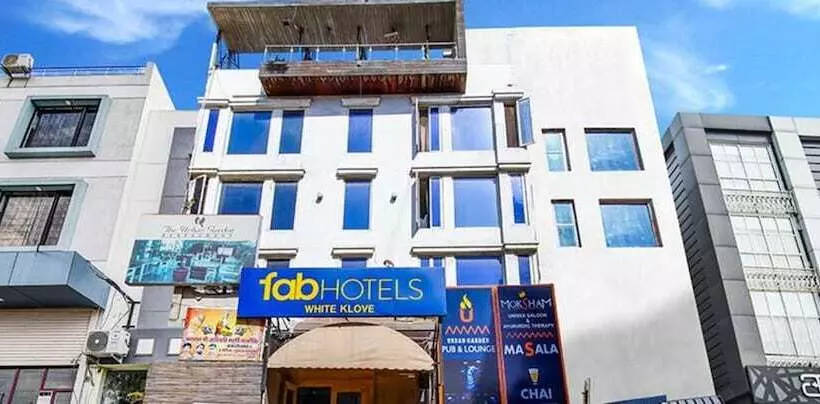 Fabhotel White Klove Paharganj