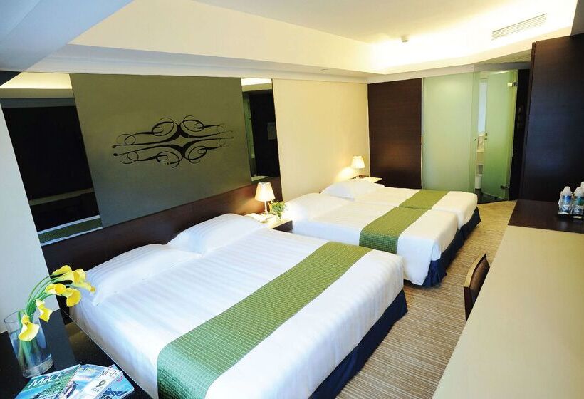 هتل Harbour Plaza 8 Degrees