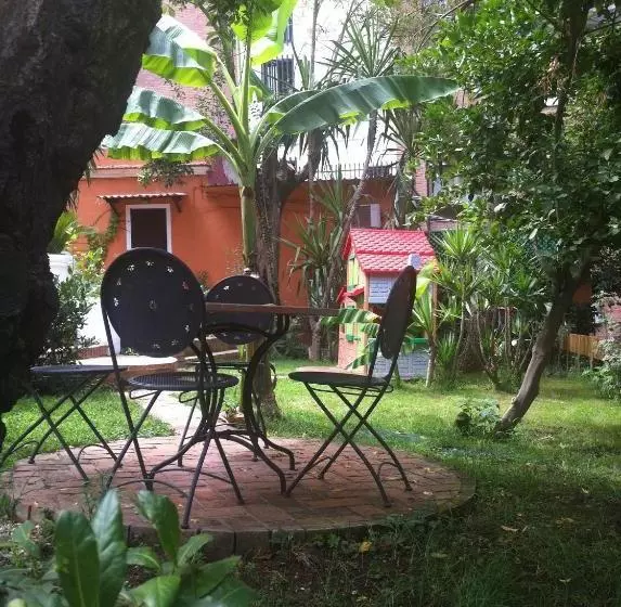 هتل Home Holiday Vatican Museums