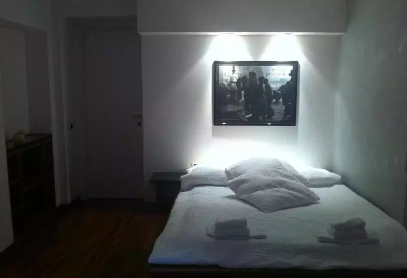 هتل Home Holiday Vatican Museums