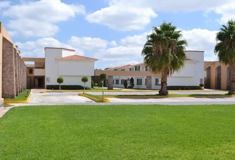 La Posada Hotel Y Suites