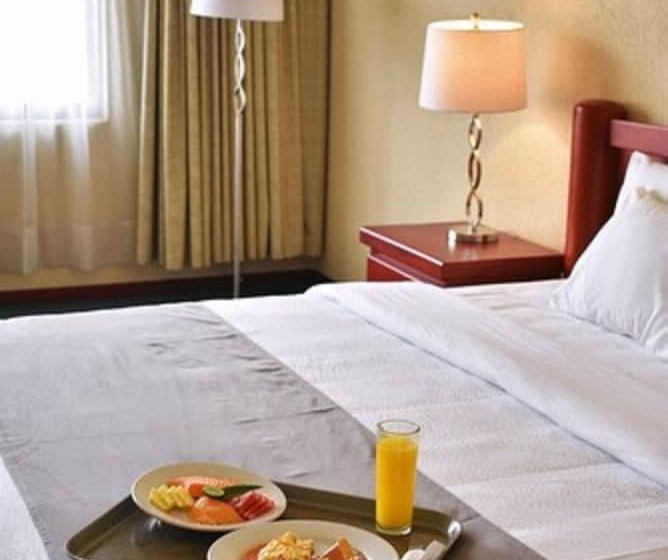 La Posada Hotel Y Suites