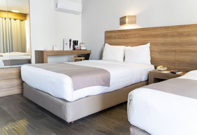 La Posada Hotel Y Suites