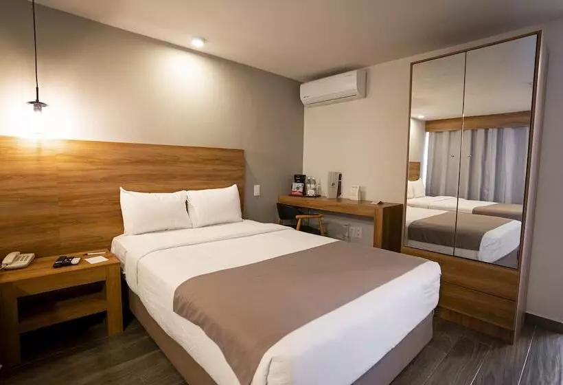 La Posada Hotel Y Suites