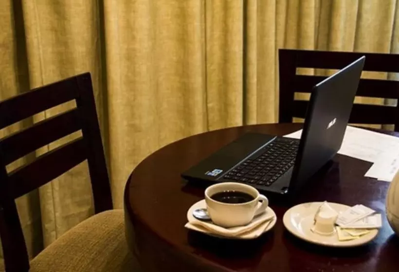 La Posada Hotel Y Suites