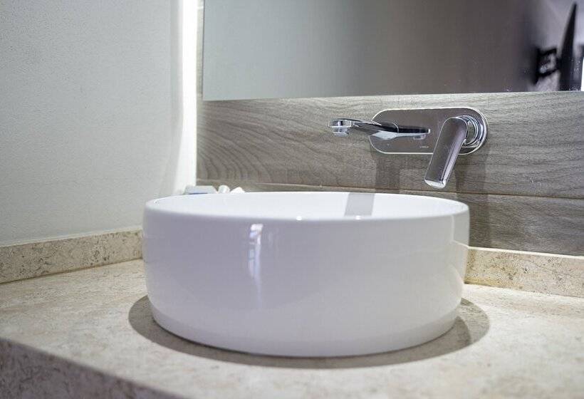 La Posada Hotel Y Suites