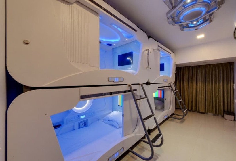 בית מלון כפרי Regal Enclave