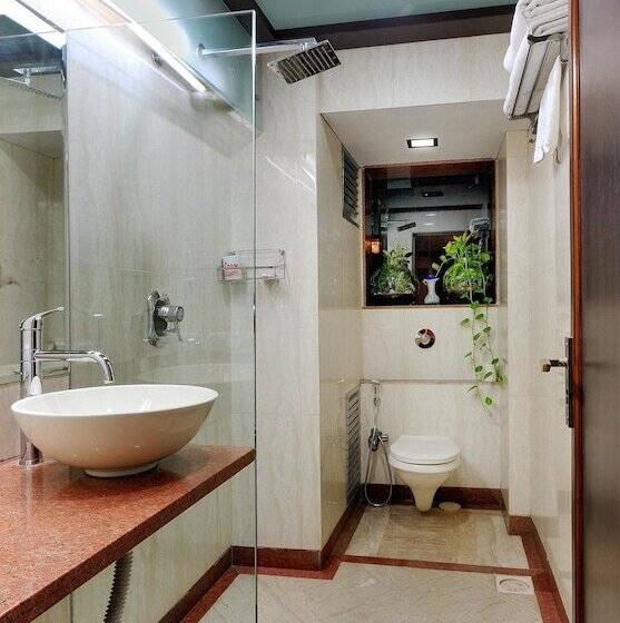 בית מלון כפרי Regal Enclave