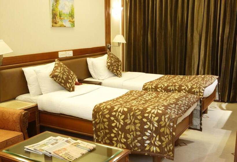 בית מלון כפרי Regal Enclave