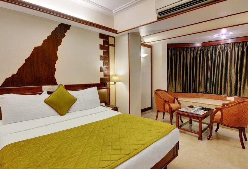 בית מלון כפרי Regal Enclave